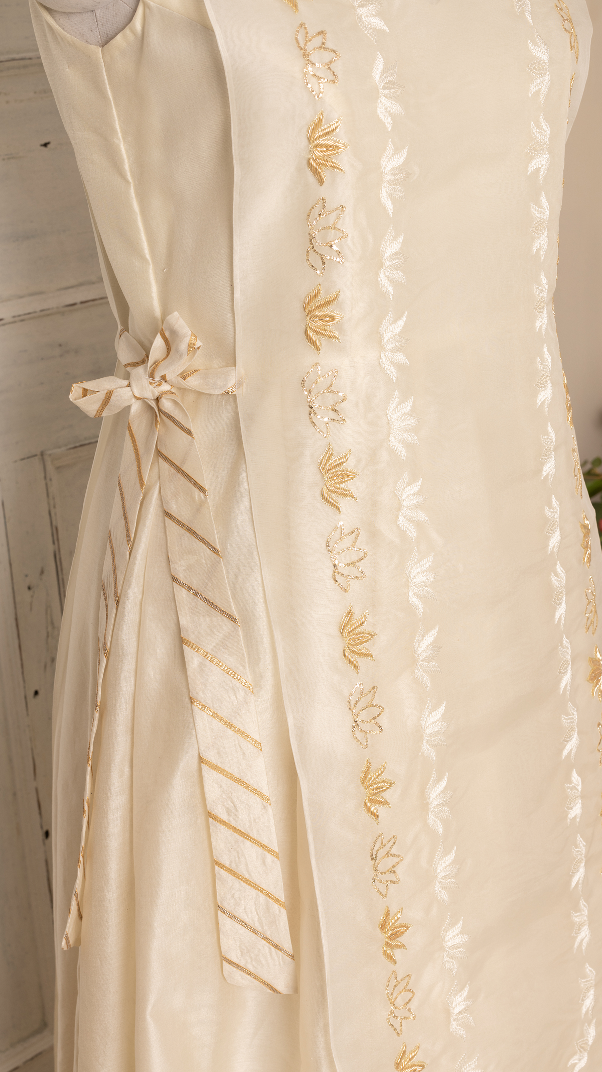Ivory Organza Cape with Lotus Embroidery and Chanderi Inner