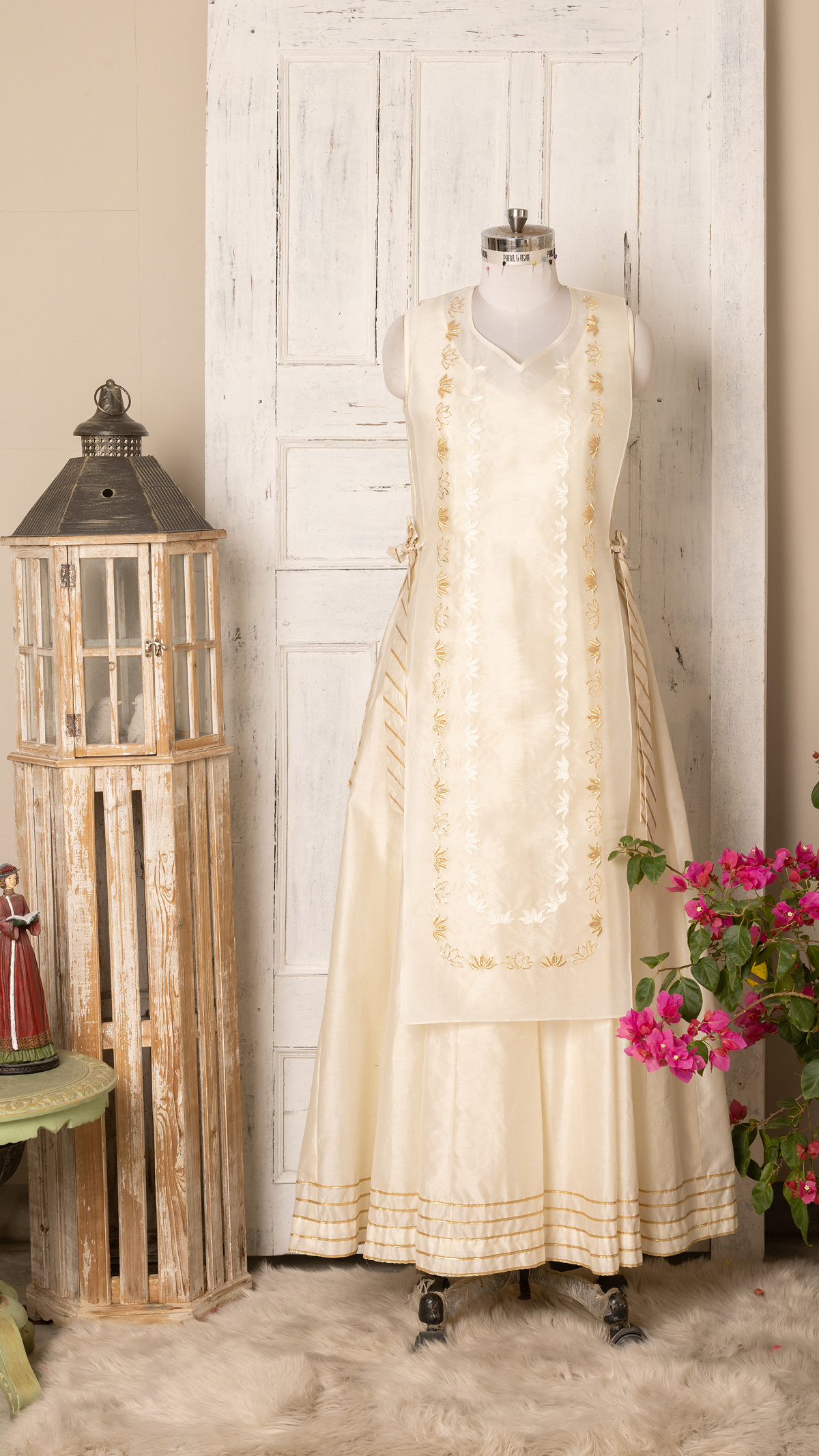 Ivory Organza Cape with Lotus Embroidery and Chanderi Inner