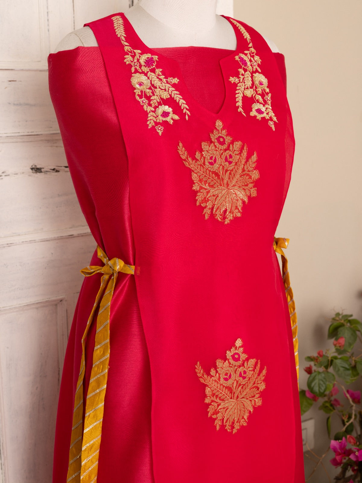 Fuchsia Silk Organza Embroidered Cape Set with Chanderi Inner